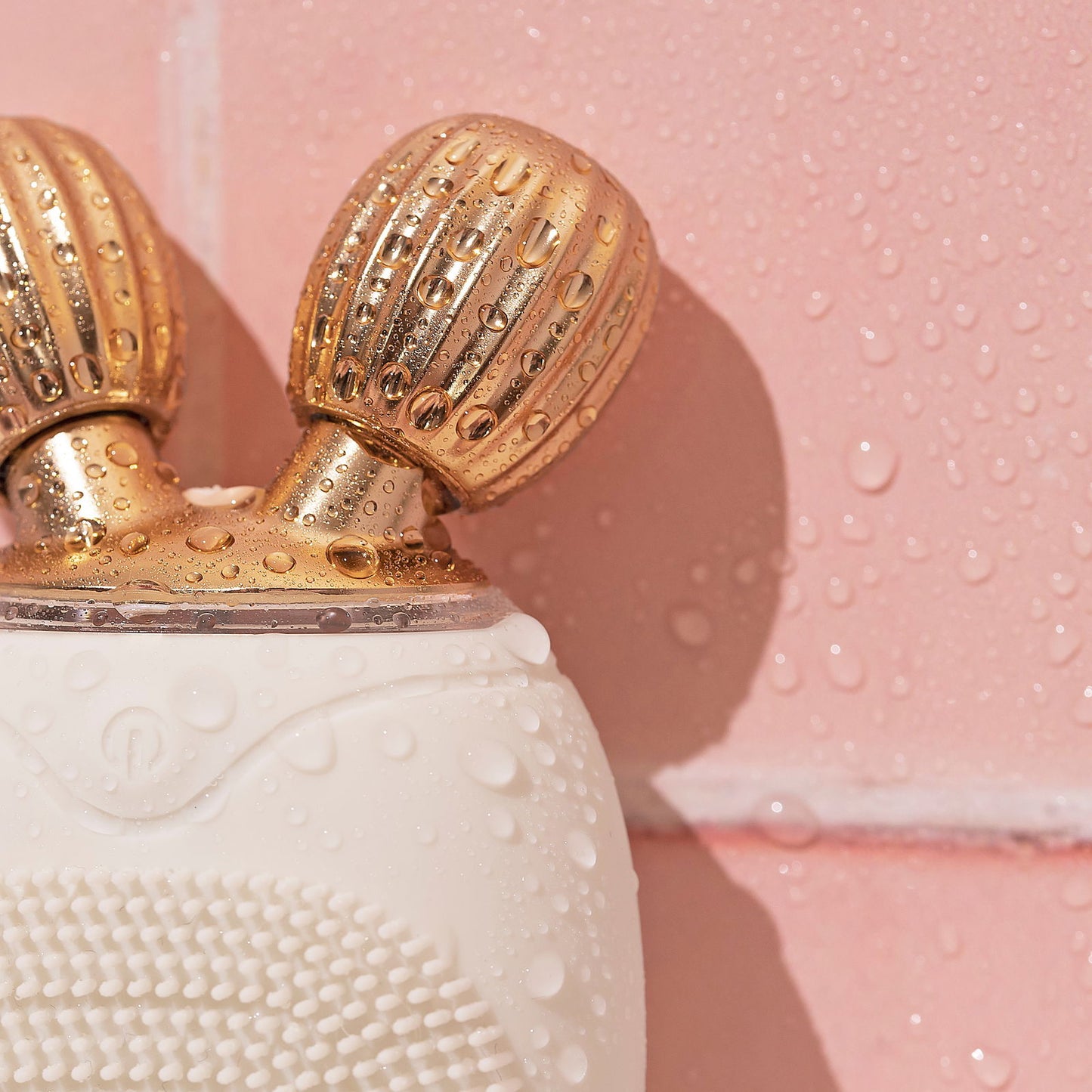 LUCE Facial Cleansing Brush+ Roller - LuceBeauty.com