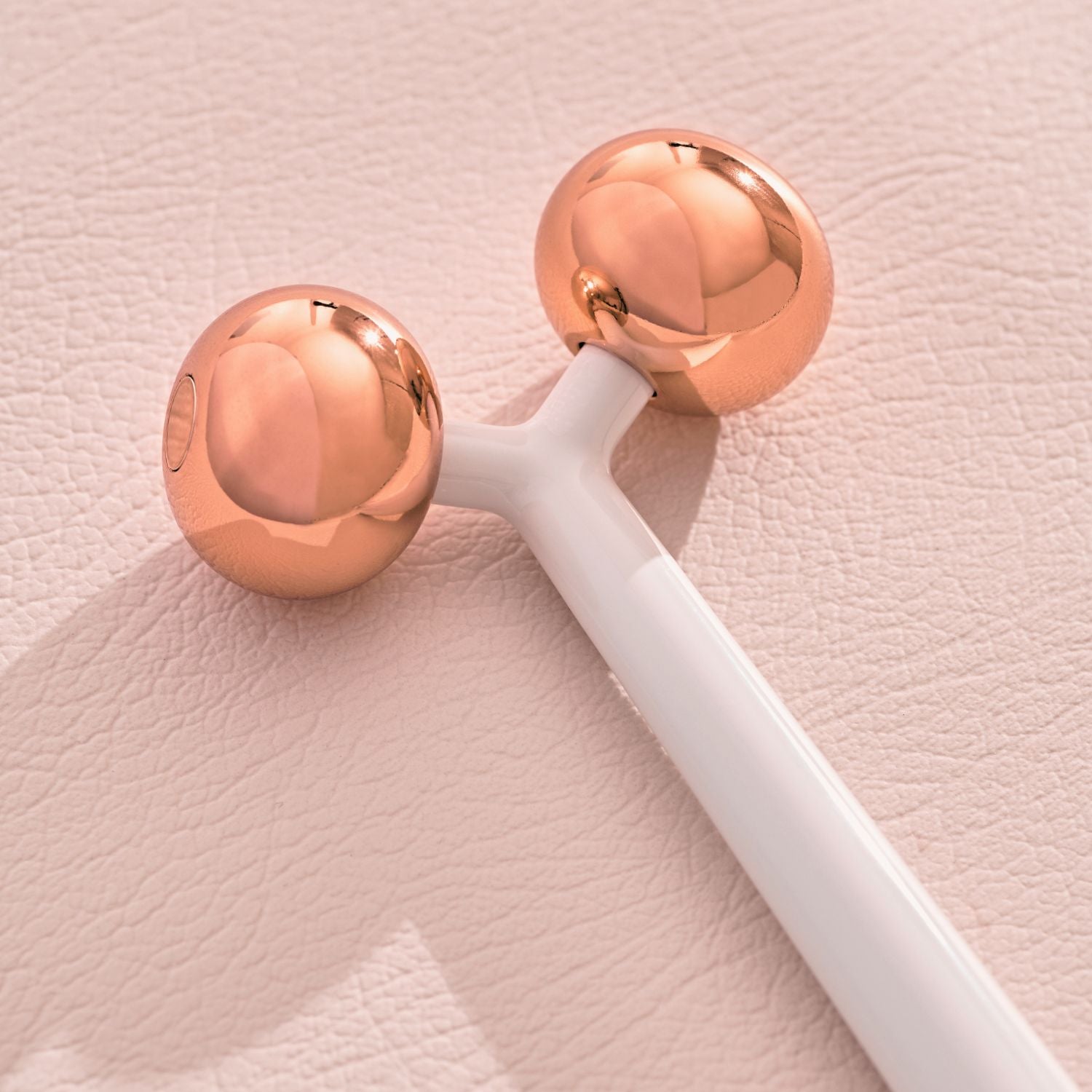 Sculpting and Depuffing Deluxe Face Roller - LuceBeauty.com