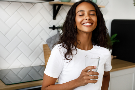Does Drinking Water Really Give You Glowing Skin?-LUCEBEAUTY